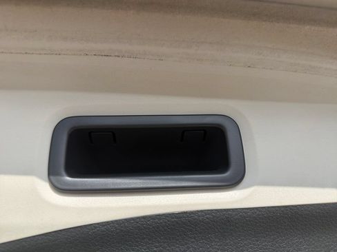 Used 2018 Nissan Rogue SV w/ Premium Package FWD image 16