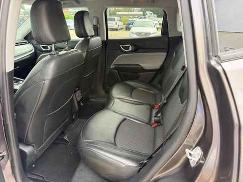 Used 2022 Jeep Compass Latitude AWD/4WD image 7