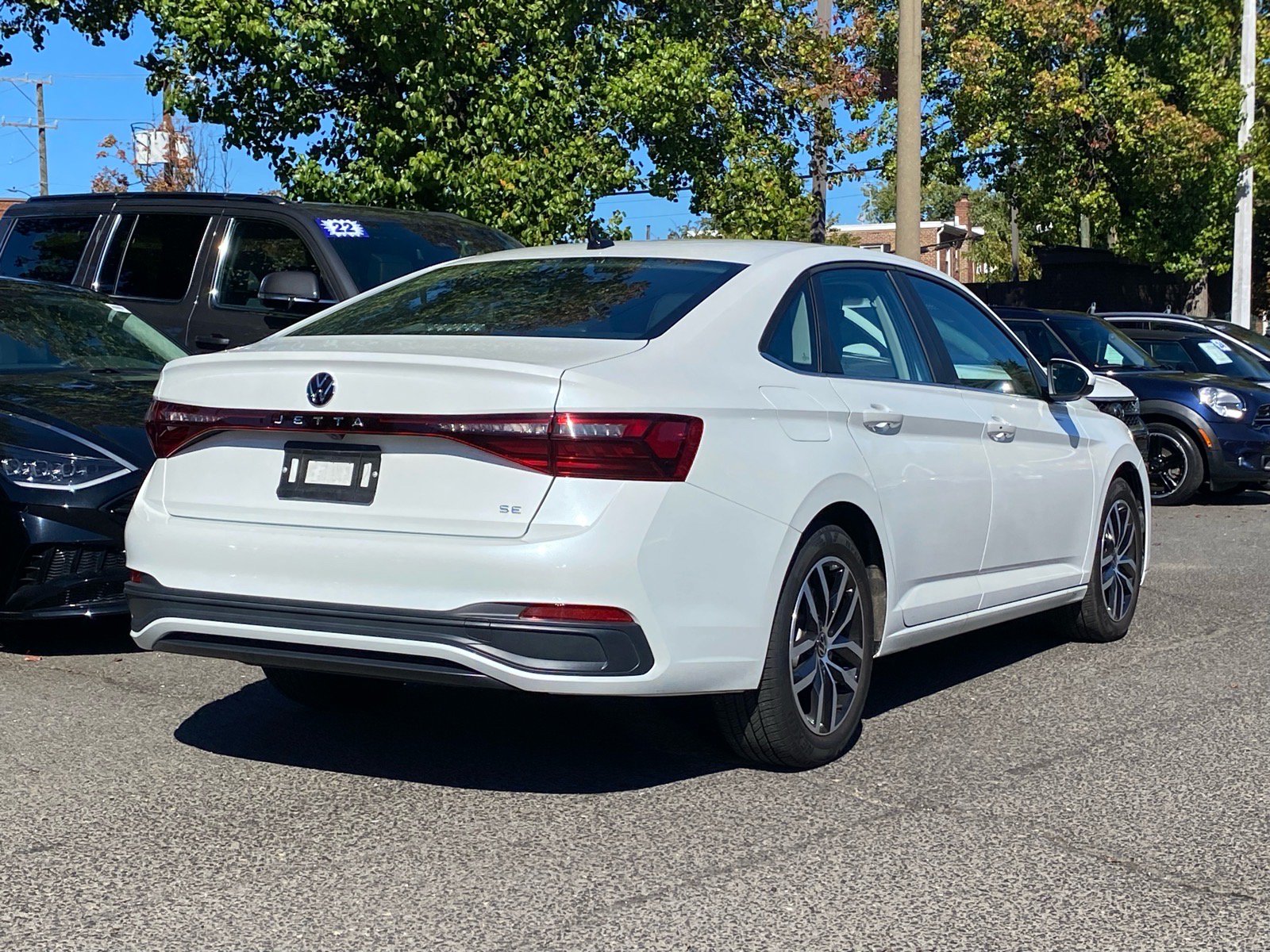 Certified 2025 Volkswagen Jetta SE w/ Sunroof Package FWD image 3