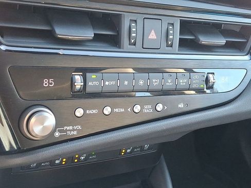 Used 2023 Lexus ES 250 w/ Premium Package image 17