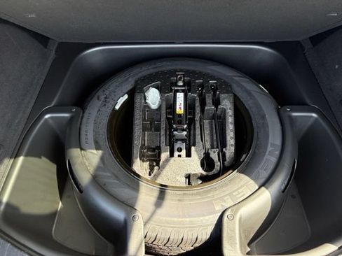 Used 2019 Jeep Grand Cherokee Laredo AWD/4WD image 17