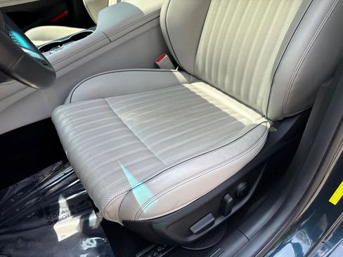 Used 2022 Genesis G70 2.0T w/ Prestige Package image 17