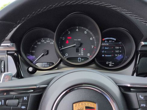 Used 2024 Porsche Macan AWD/4WD image 35