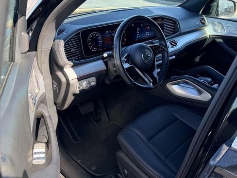 Used 2024 Mercedes-Benz GLS 450 4MATIC image 9