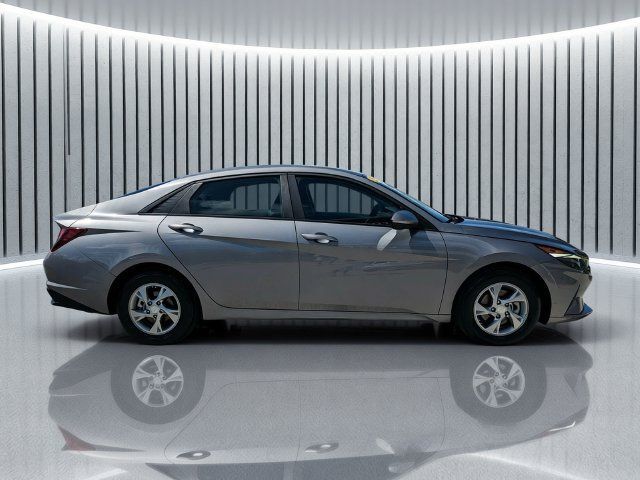 Used 2023 Hyundai Elantra SE FWD image 3