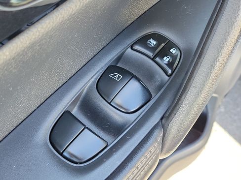 Used 2017 Nissan Rogue Sport SL FWD image 19