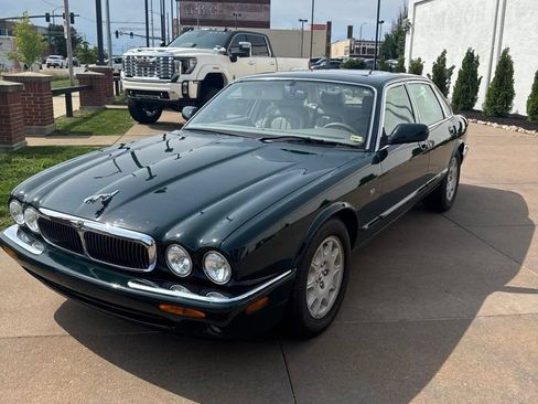 Used 1998 Jaguar XJ8 RWD image 3