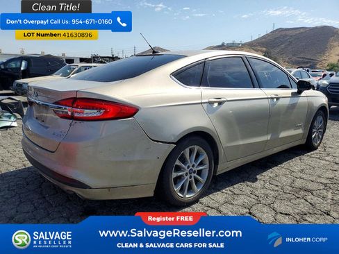 Used 2017 Ford Fusion SE FWD image 4