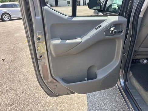 Used 2018 Nissan Frontier SV RWD image 14
