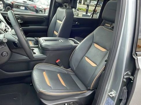 Used 2024 GMC Yukon XL AT4 w/ Technology Package AWD/4WD image 12