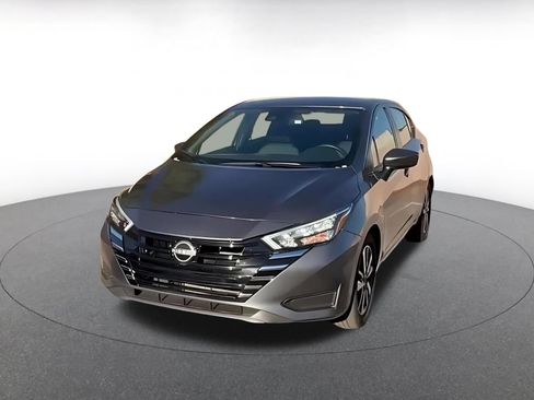Used 2025 Nissan Versa SV FWD image 4