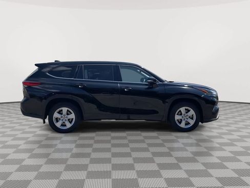 Used 2021 Toyota Highlander L AWD/4WD image 9