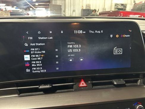Used 2024 Kia Sportage EX AWD/4WD image 3