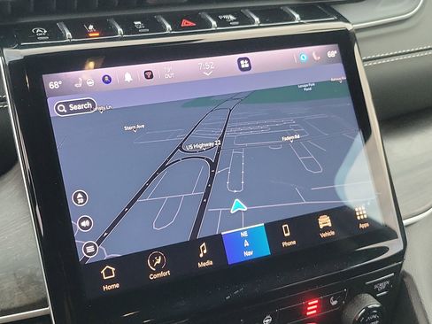 Certified 2023 Jeep Grand Cherokee Limited image 17