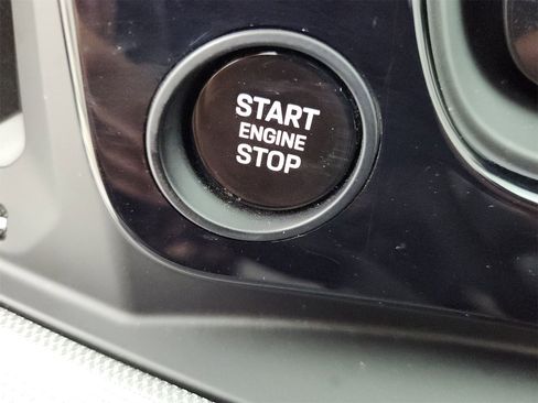 Used 2024 Porsche Cayenne image 33