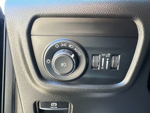 Used 2023 Jeep Grand Cherokee L Limited AWD/4WD image 32