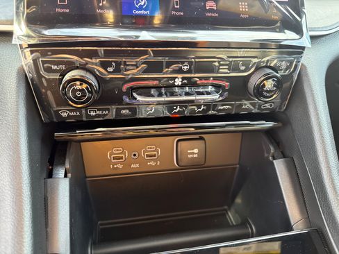 New 2025 Jeep Grand Cherokee L Limited w/ MOPAR Finishing Package image 25