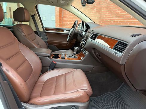 Used 2013 Volkswagen Touareg VR6 image 20