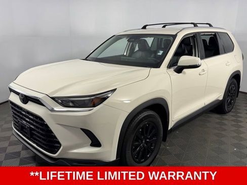 Used 2024 Toyota Grand Highlander XLE image 3
