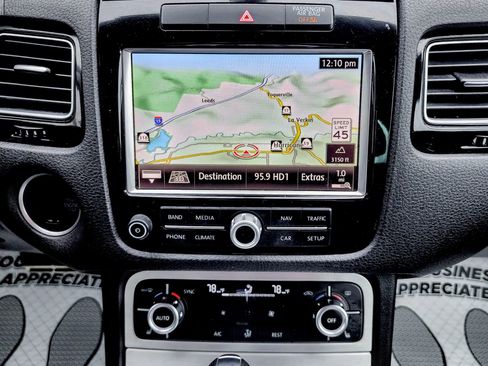Used 2014 Volkswagen Touareg VR6 image 11