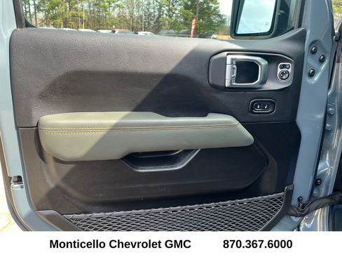 Used 2025 Jeep Gladiator Mojave w/ Steel Bumper Group image 10