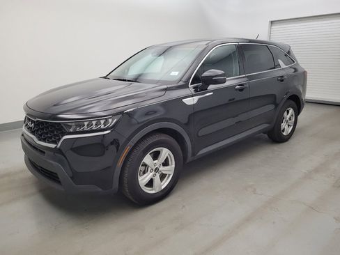 Used 2023 Kia Sorento LX FWD image 2