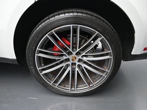 Certified 2024 Porsche Macan S AWD/4WD image 9
