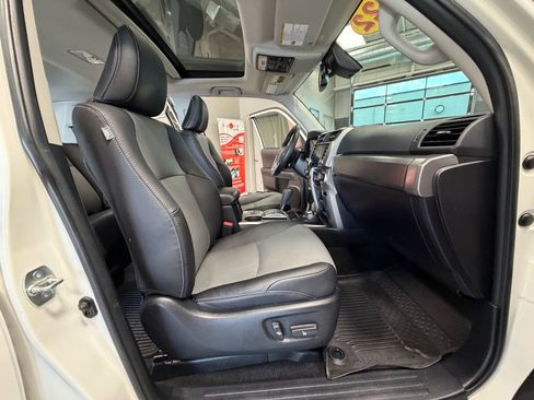 Used 2022 Toyota 4Runner SR5 Premium w/ Moonroof Package AWD/4WD image 51