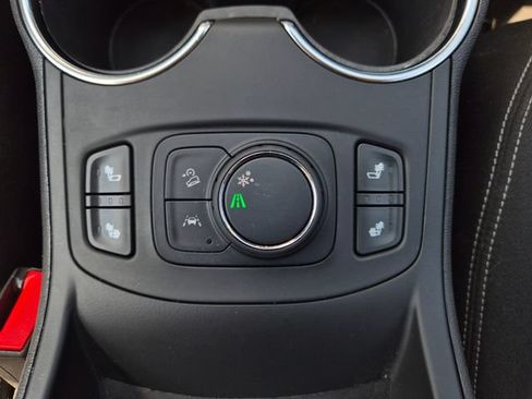Used 2024 GMC Terrain SLE w/ Driver Convenience Package FWD image 26