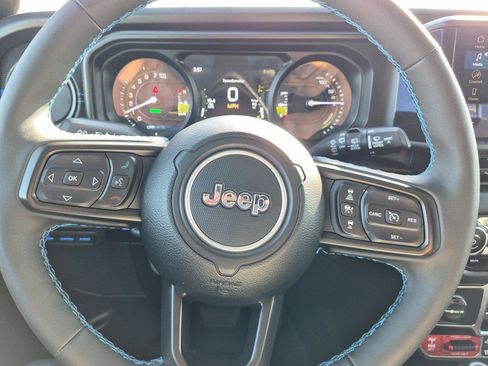 Certified 2025 Jeep Wrangler Unlimited Rubicon 4xe w/ Convenience Group AWD/4WD image 28