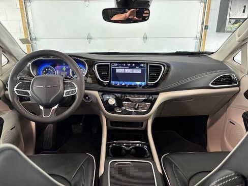 Used 2023 Chrysler Pacifica Limited w/ Uconnect Theater Family Group AWD/4WD image 16