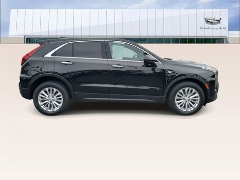 Certified 2024 Cadillac XT4 Luxury w/ Cold Weather Package image 9