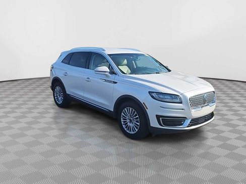 Used 2019 Lincoln Nautilus FWD image 2