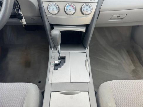 Used 2011 Toyota Camry LE image 17