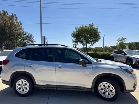 Used 2019 Subaru Forester AWD/4WD image 2