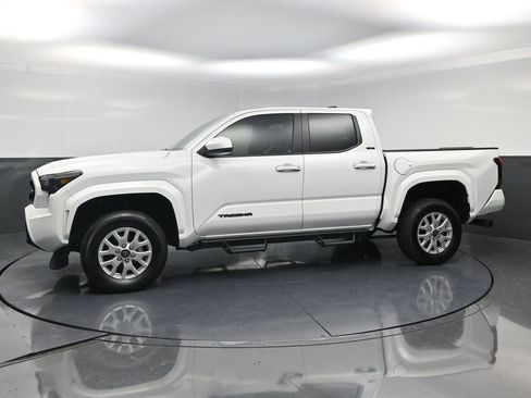 Used 2025 Toyota Tacoma SR5 RWD image 3