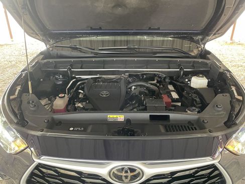 Used 2023 Toyota Highlander LE image 43
