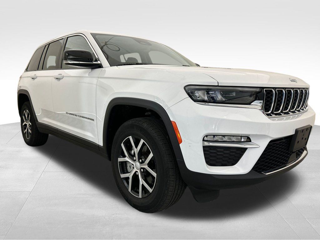 Used 2023 Jeep Grand Cherokee Limited AWD/4WD image 7