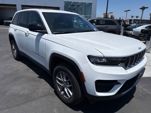 Used 2025 Jeep Grand Cherokee Laredo X RWD image 9