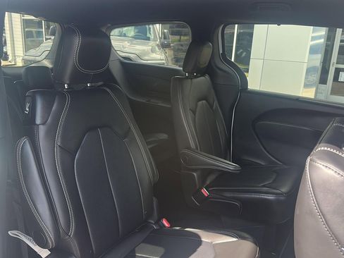 New 2026 Chrysler Voyager LX image 5