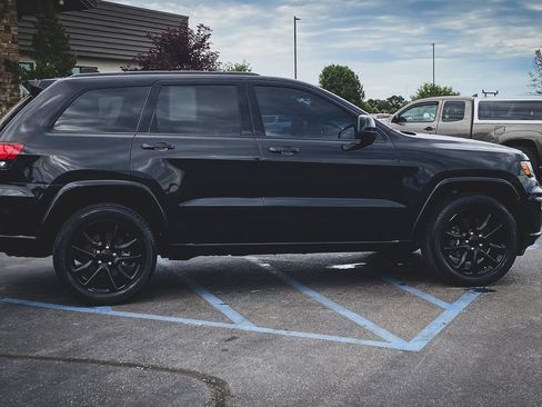 Used 2021 Jeep Grand Cherokee Laredo X AWD/4WD image 13