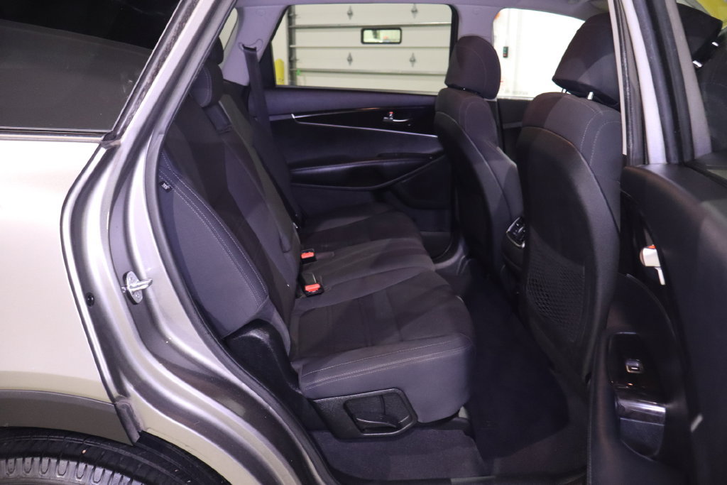 Used 2017 Kia Sorento FWD image 29