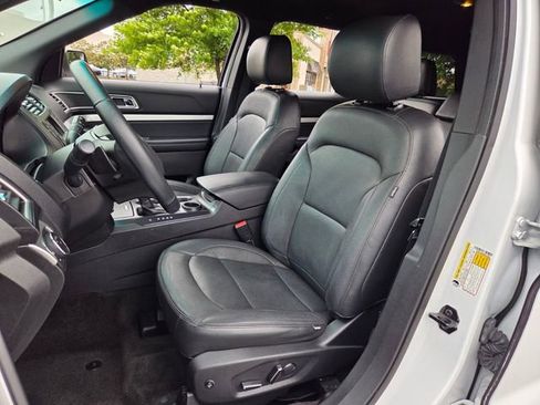 Used 2017 Ford Explorer XLT FWD image 7
