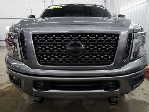 Used 2018 Nissan Titan SL w/ Midnight Edition image 4