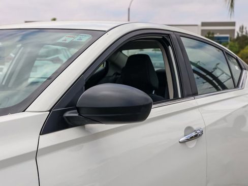 Used 2024 Nissan Altima 2.5 S FWD image 12