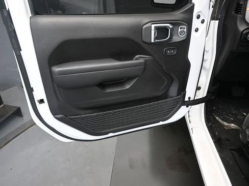 Used 2025 Jeep Wrangler Unlimited Sport AWD/4WD image 14
