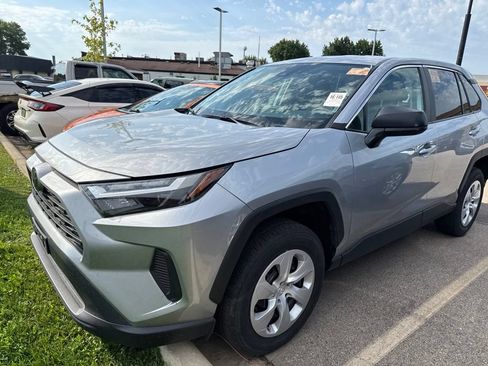 Used 2025 Toyota RAV4 LE AWD/4WD image 6