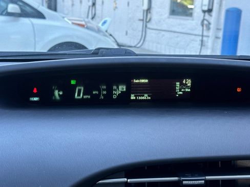 Used 2014 Toyota Prius Three FWD image 39