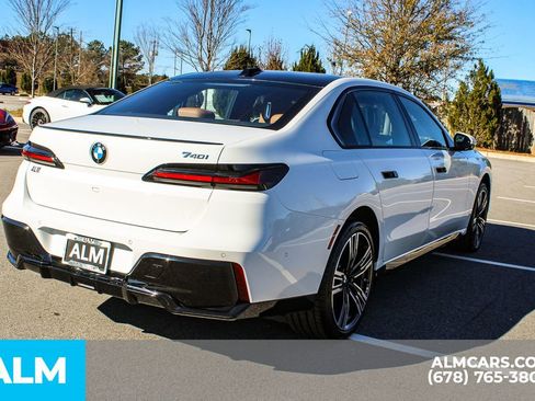 Used 2023 BMW 740i w/ Parking Assistance Package image 6