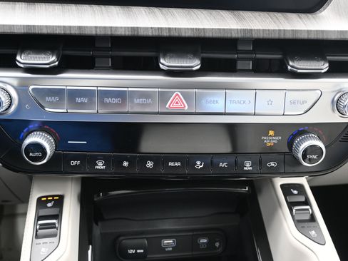 Used 2024 Kia Telluride EX image 6